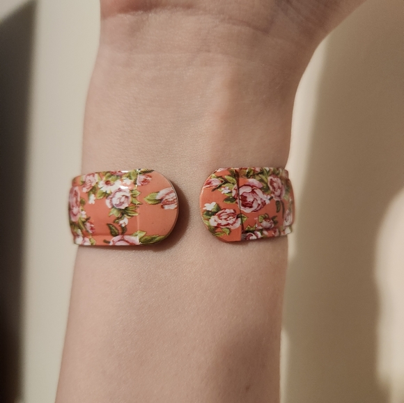 Floral watch with large face - Picture 2 of 3